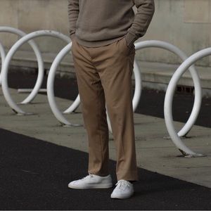 J. Lindeberg Dropper Sponge Twill Pants in Tan
